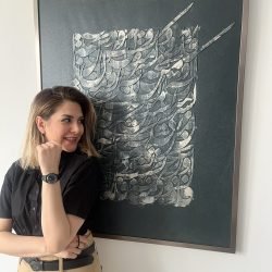 پرتره محیا طاهریان، هنرمند و مدرس آموزش کالیگرافی